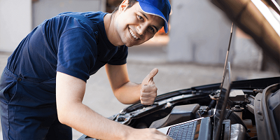 A picture of a Lemon Squad mechanic performing a vehicle inspection.