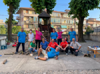 A picture of Lippert volunteers with Casa Marta Foundation workers in Italy.