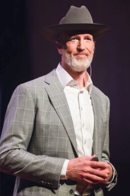 A picture of Peter McGraw, comedian, professor and 2025 NTP-Stag 2025 Expo Speaker.