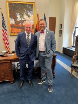 A picture of Arizona Sen. Mark Kelly (L) and Outdoor Hospitality Industry Chief Strategy Officer David Basler (R).